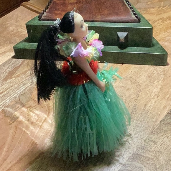 Vintage Hawaiian Dashboard Hula Dancer Girl - Picture 5 of 9
